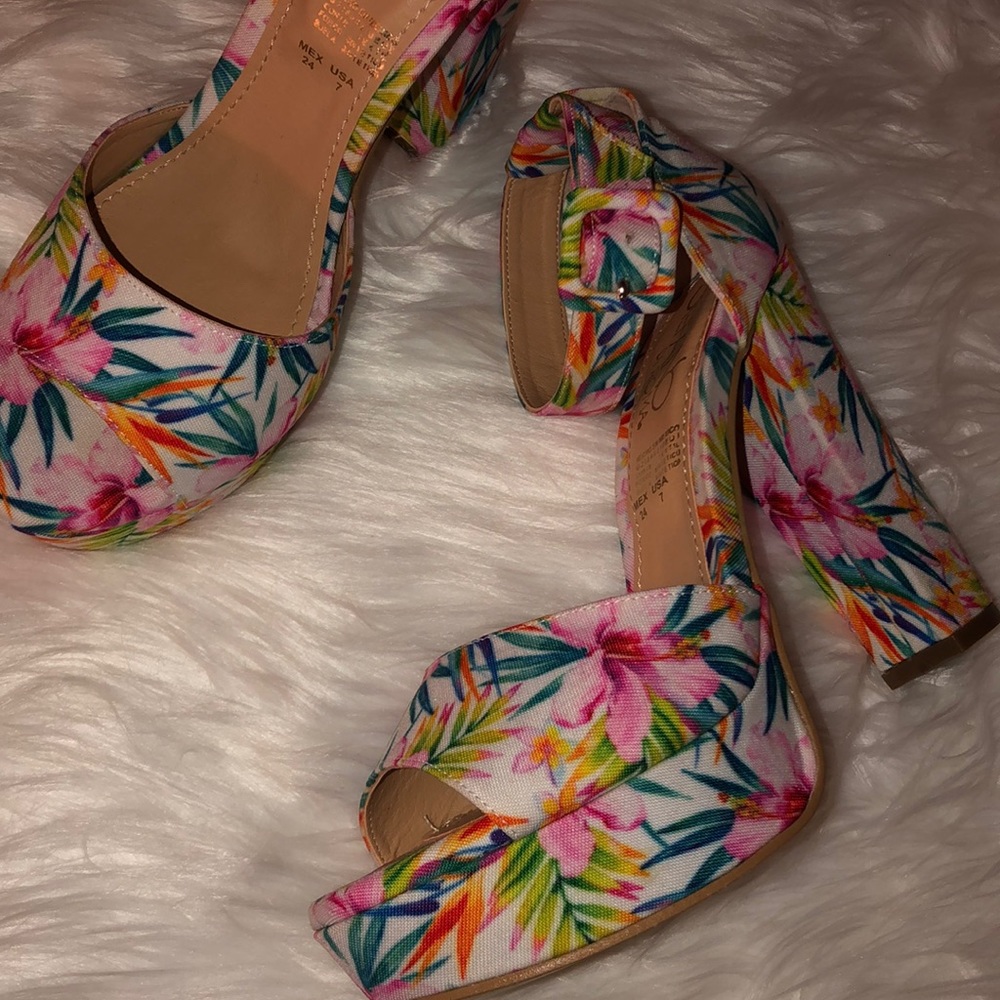 Heels - Picture 2 of 3